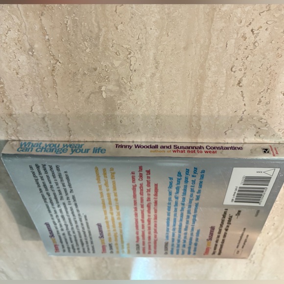 🎄$3 bundled What You Wear Can Change Your Life Book - Picture 6 of 11